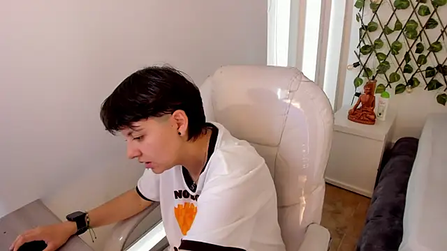 Nathaly ds online show from 4, 12, 2025