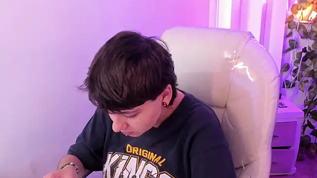 Nathaly ds online show from 10, 4, 2026