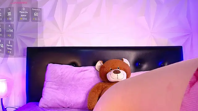 Snapshot of Cherrylionn chatting on 18, 10, 2025 Cherrylionn online show from 18, 10, 2025