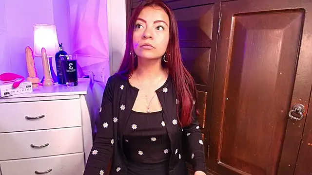 Snapshot of Cherrylionn chatting on 17, 10, 2025 Cherrylionn online show from 17, 10, 2025