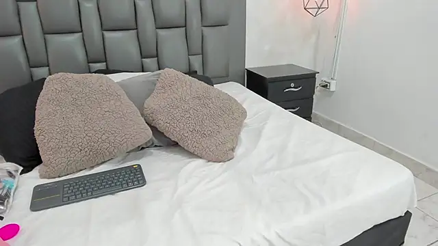 dakota roussee online show from 15, 11, 2025