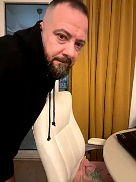 Snapshot of DavidMaros chatting on 3, 10, 2025 DavidMaros online show from 3, 10, 2025