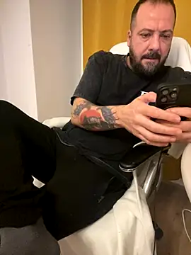 Snapshot of DavidMaros chatting on 3, 11, 2025 DavidMaros online show from 3, 11, 2025