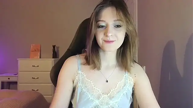 white liillyy online show from 25, 4, 2026
