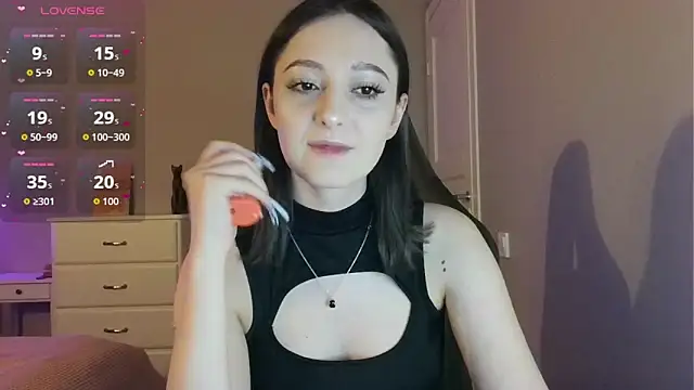 white liillyy online show from 4, 5, 2026