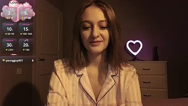 white liillyy online show from 10, 11, 2025