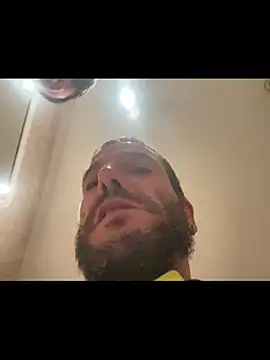 Snapshot of Guillermoperujo chatting on 13, 10, 2025 Guillermoperujo online show from 13, 10, 2025