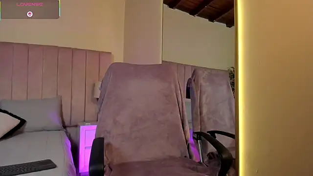 Mia mtnz02 online show from 10, 9, 2025