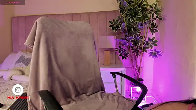 Mia mtnz02 online show from 6, 3, 2026