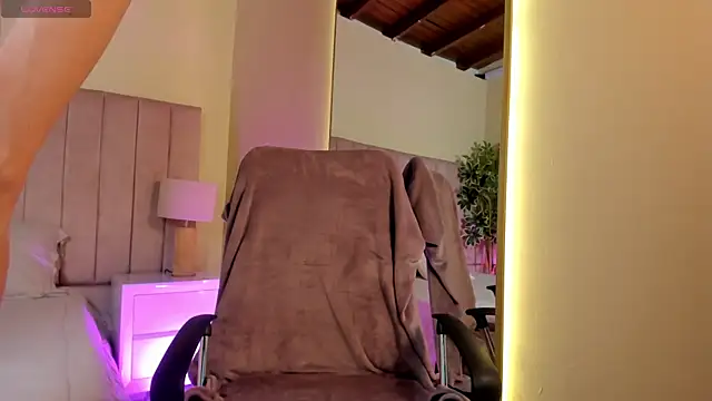 Mia mtnz02 online show from 15, 9, 2025