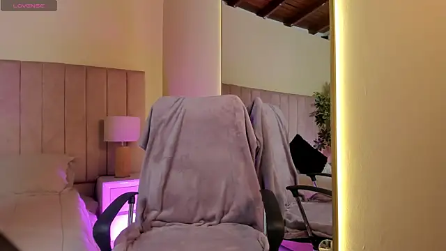 Mia mtnz02 online show from 3, 10, 2025