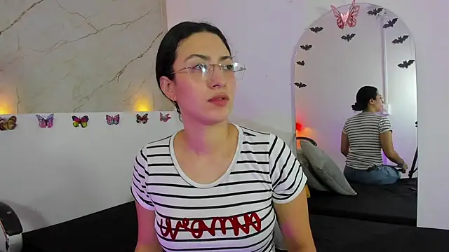 Snapshot of victoria_flores1 chatting on 9, 11, 2025 victoria flores1 online show from 9, 11, 2025