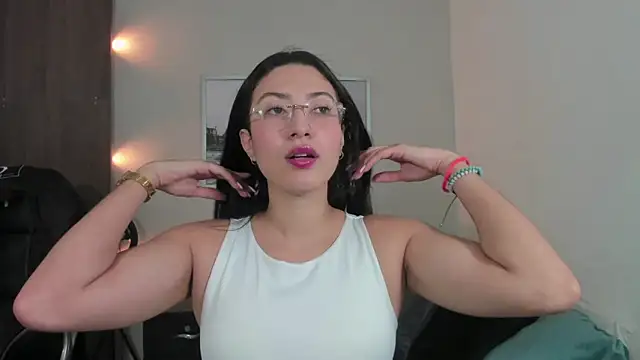 Snapshot of victoria_flores1 chatting on 7, 11, 2025 victoria flores1 online show from 7, 11, 2025