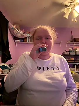 Snapshot of KadiSparkle chatting on 18, 11, 2025 KadiSparkle online show from 18, 11, 2025