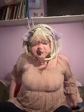 Snapshot of KadiSparkle chatting on 1, 11, 2025 KadiSparkle online show from 1, 11, 2025