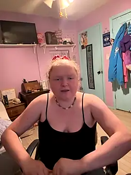 Snapshot of KadiSparkle chatting on 4, 11, 2025 KadiSparkle online show from 4, 11, 2025
