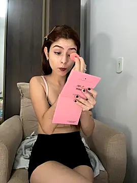 Snapshot of MarianaNinfa chatting on 7, 11, 2025 MarianaNinfa online show from 7, 11, 2025