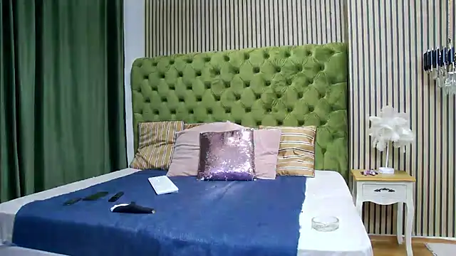 LunaHart online show from 1, 12, 2025