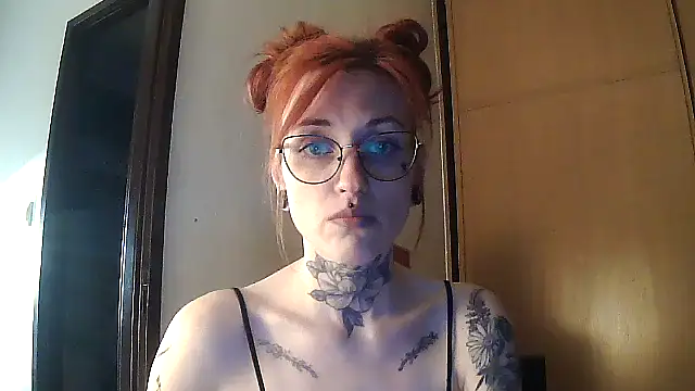 Snapshot of Zelesuida chatting on 9, 9, 2025 Zelesuida online show from 9, 9, 2025