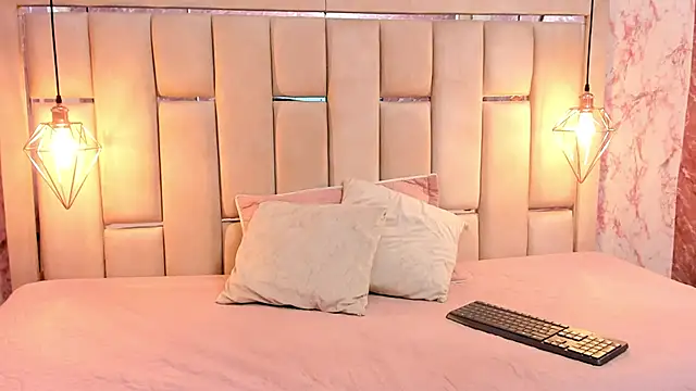 Snapshot of WILD_FIREE_ chatting on 12, 10, 2025 WILD FIREE online show from 12, 10, 2025