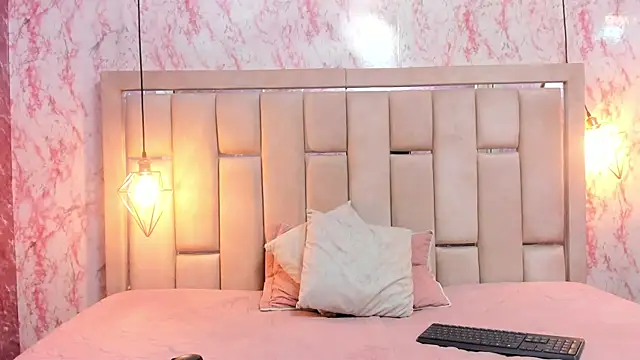 Snapshot of WILD_FIREE_ chatting on 30, 10, 2025 WILD FIREE online show from 30, 10, 2025