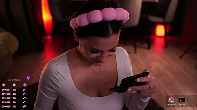 MaryHols online show from 6, 10, 2025