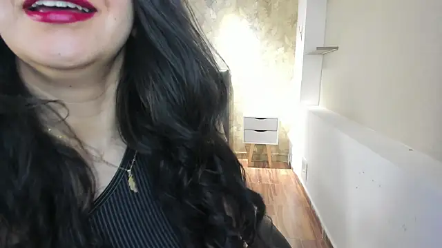 Saya Amaretto1 online show from 7, 10, 2025