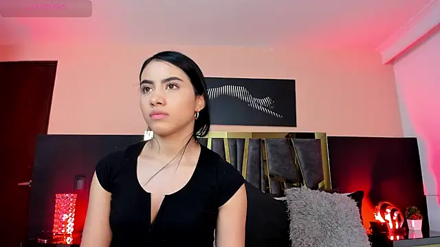 Snapshot of ScarletTorres chatting on 4, 10, 2025 ScarletTorres online show from 4, 10, 2025