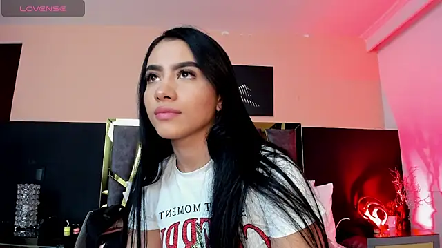 Snapshot of ScarletTorres chatting on 5, 11, 2025 ScarletTorres online show from 5, 11, 2025