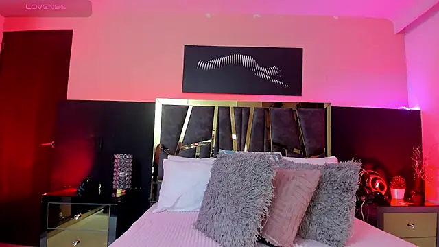 Snapshot of ScarletTorres chatting on 11, 11, 2025 ScarletTorres online show from 11, 11, 2025