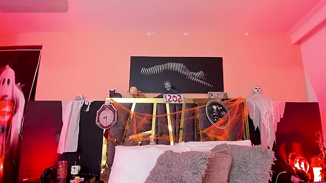 Snapshot of ScarletTorres chatting on 27, 10, 2025 ScarletTorres online show from 27, 10, 2025