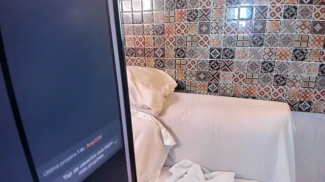 Snapshot of Keyla_ruiz_ chatting on 8, 10, 2025 Keyla ruiz online show from 8, 10, 2025