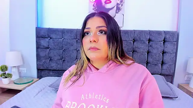 isabella horney  online show from 22, 12, 2025