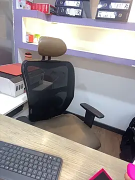 isabella horney  online show from 27, 2, 2026