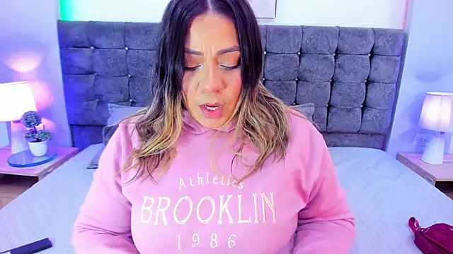 isabella horney  online show from 21, 12, 2025