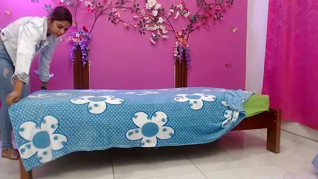 skinnybarbie022 online show from 18, 4, 2026