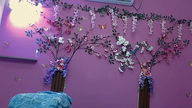 skinnybarbie022 online show from 21, 9, 2025