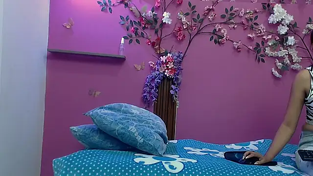 skinnybarbie022 online show from 4, 12, 2025