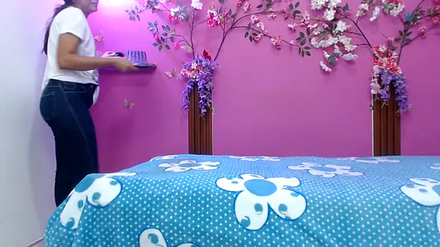 skinnybarbie022 online show from 17, 4, 2026