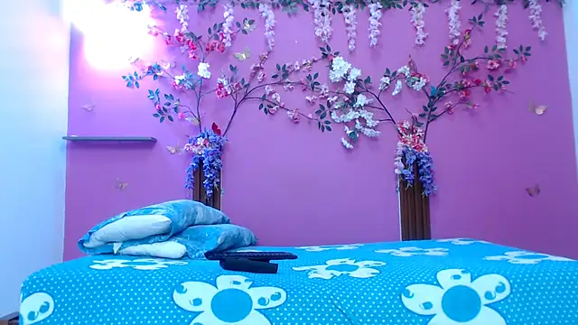 skinnybarbie022 online show from 14, 4, 2026