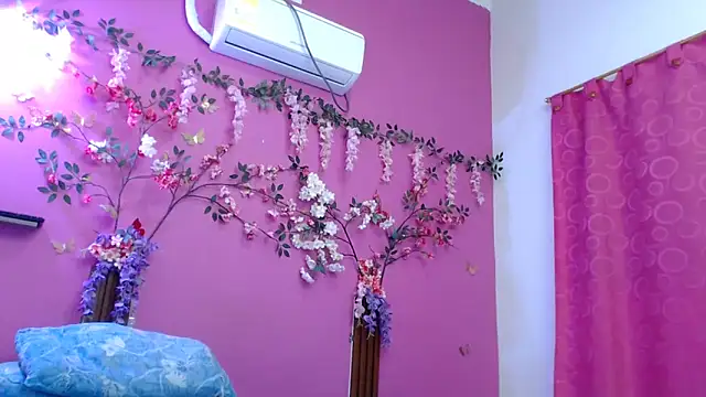 skinnybarbie022 online show from 24, 4, 2026
