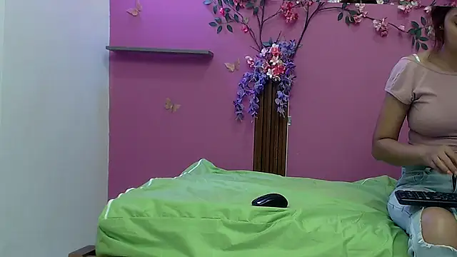 skinnybarbie022 online show from 28, 10, 2025