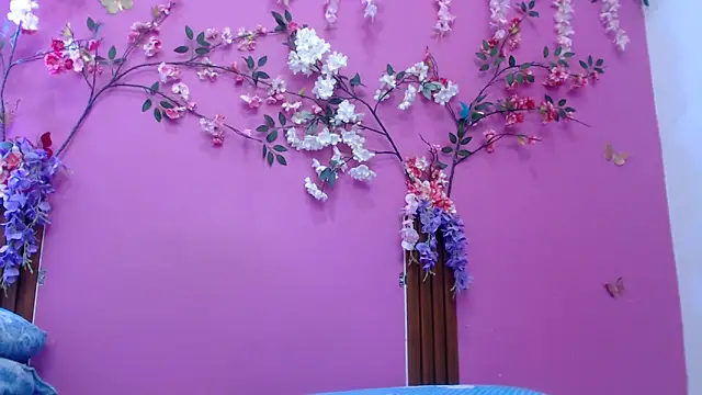 skinnybarbie022 online show from 6, 4, 2026