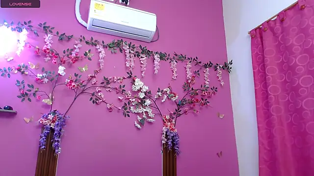 Snapshot of skinnybarbie022 chatting on 26, 6, 2026 skinnybarbie022 online show from 26, 6, 2026