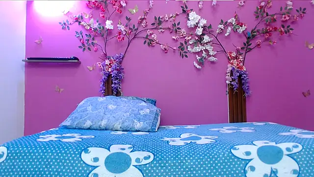 skinnybarbie022 online show from 8, 3, 2026