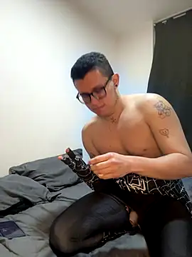 Kurtxxx22 online show from 1, 11, 2025