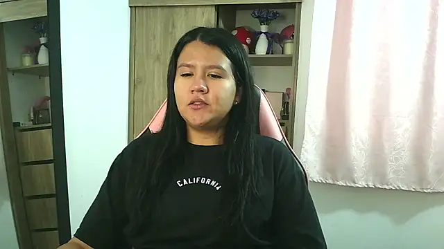 Oliviawatson1 online show from 20, 11, 2025