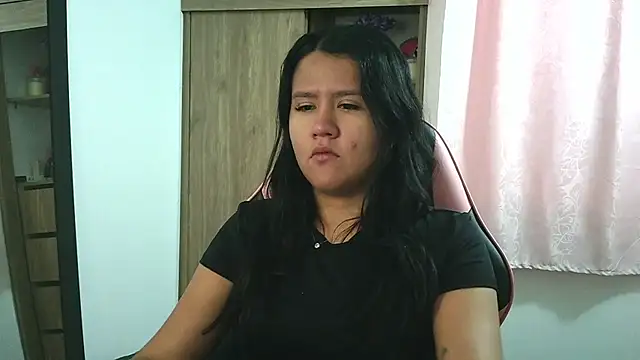 Oliviawatson1 online show from 12, 11, 2025