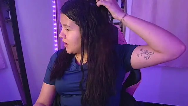 Snapshot of Oliviawatson1 chatting on 9, 6, 2026 Oliviawatson1 online show from 9, 6, 2026