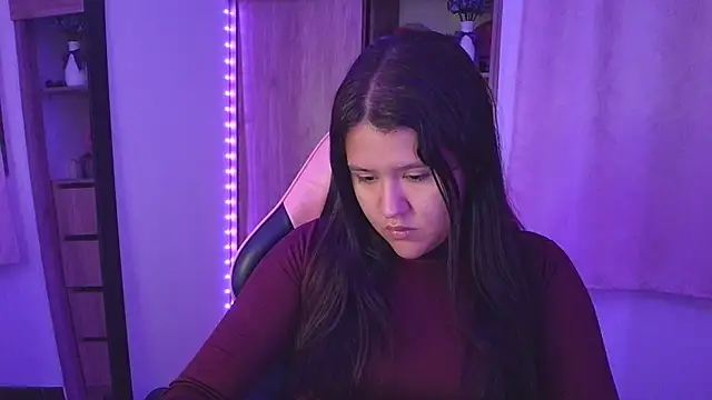 Snapshot of Oliviawatson1 chatting on 7, 7, 2026 Oliviawatson1 online show from 7, 7, 2026